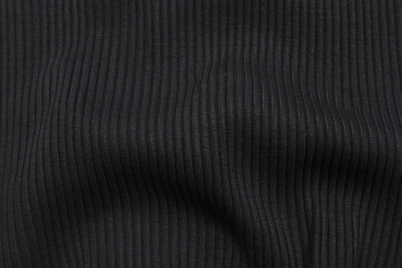 DIY Beanie-Set mit Rippenbündchen, Label und Pompon + kostenloses Schnittmuster Rippenbündchen in schwarz