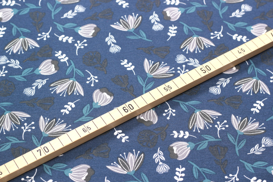 Alpenfleece - "Flower Mix" in blau | S&W Stoffe Alpenfleece mit Blumen in blau | S&W Stoffe