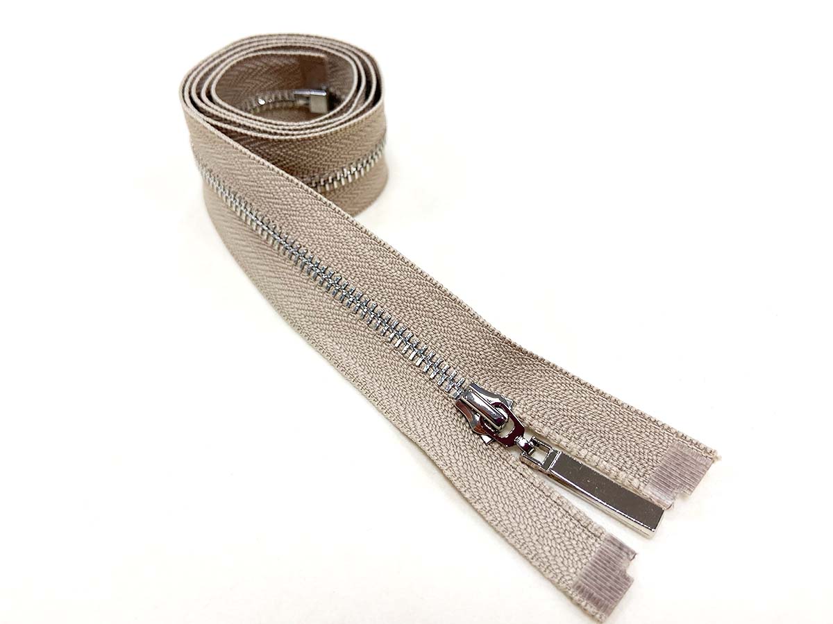 Reißverschluss in beige/silber - teilbar  Reißverschluss in beige/silber - teilbar