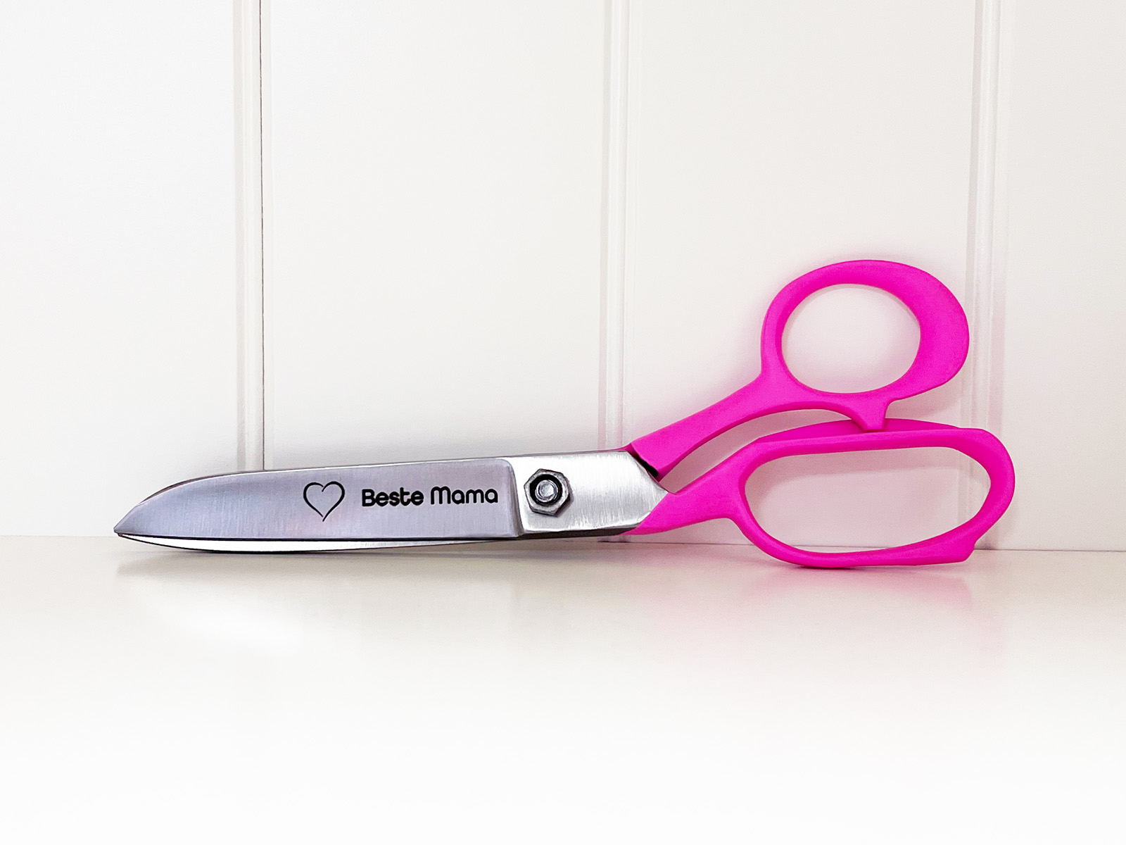 Stoffschere Linkshänder - mit Gravur - pink