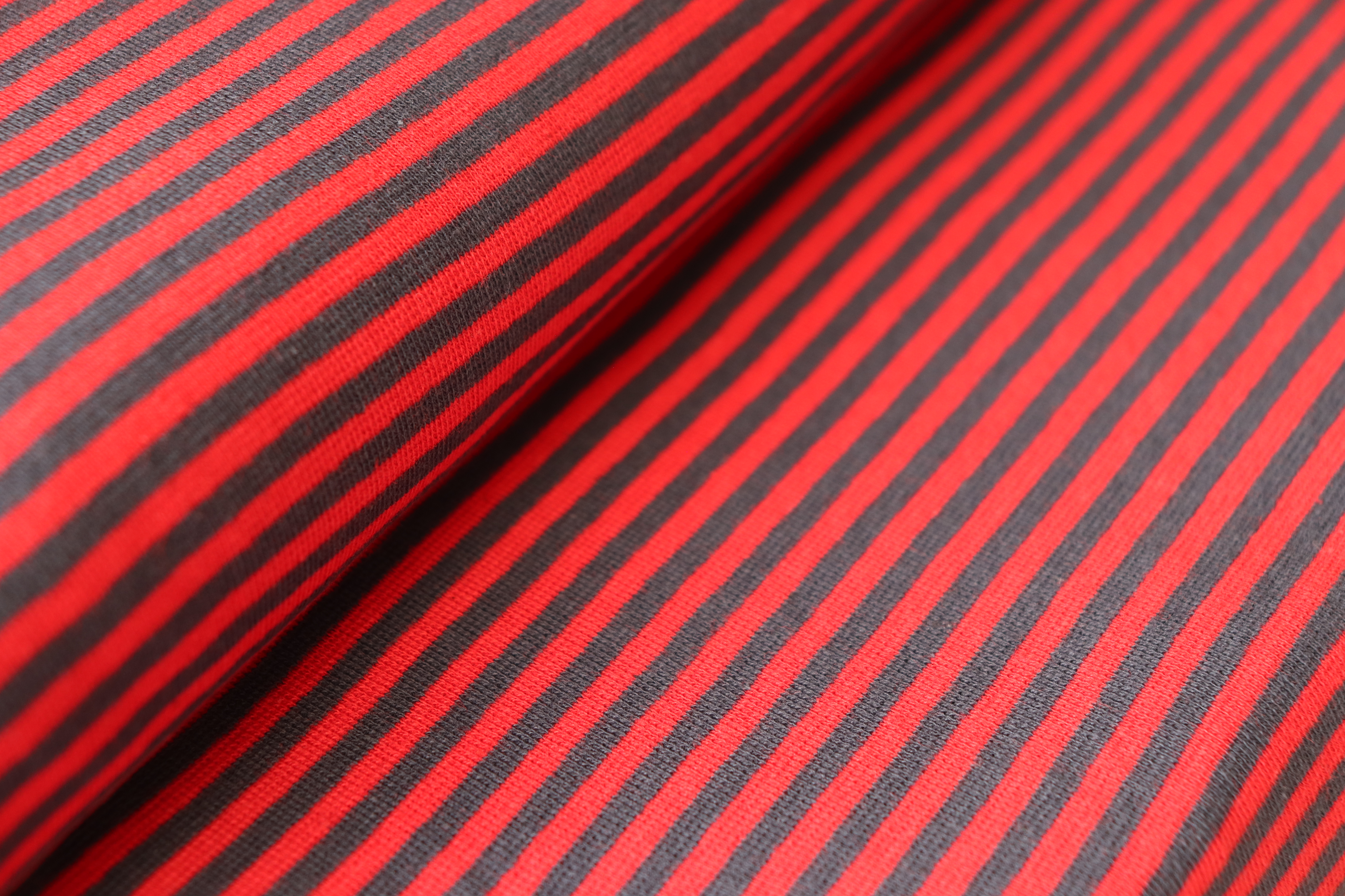 Bündchen - in rot / marine gestreift